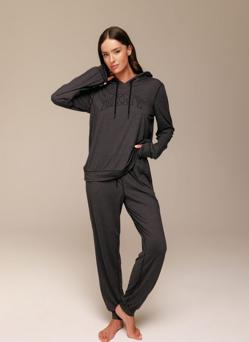 yi80065 אפור2. חליפת פנאי 669 שח צילום עירד נצרjpg