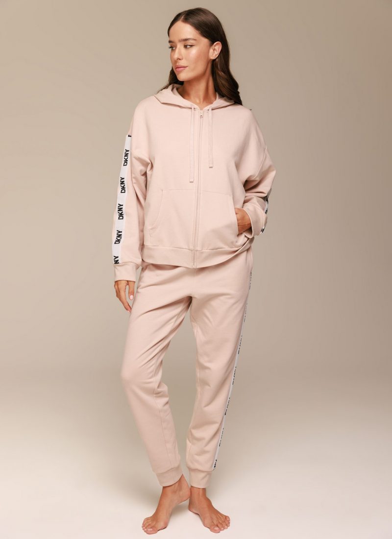 yi90040 חליפה ורוד 1105 שח צילום עירד נצר jack kuba 1